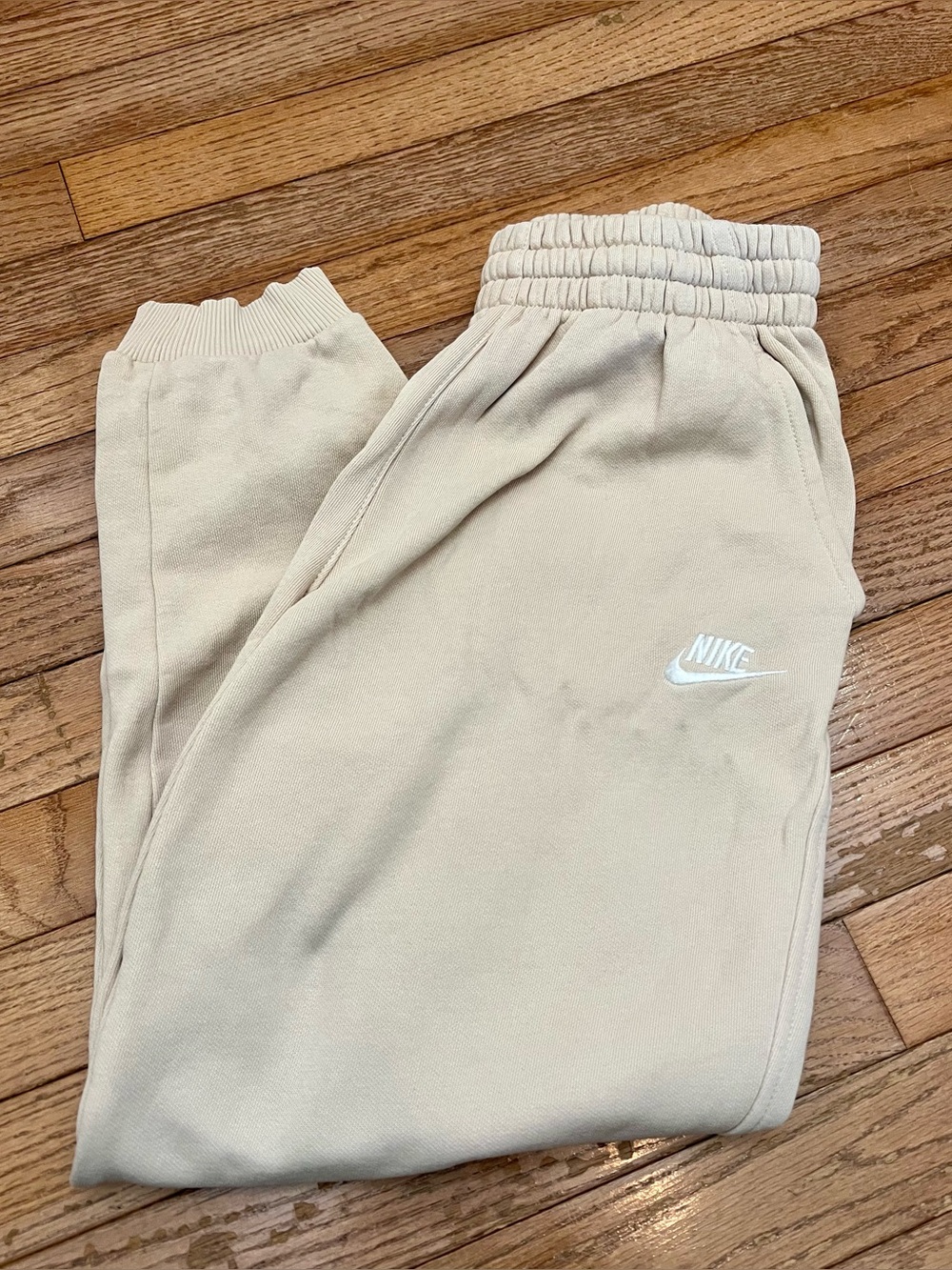 Nike Club Fleece Joggers YL Cream swoosh